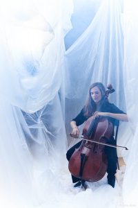 kuenstler-portraitfotos-frankfurt_Cellistin_E_Saladin_Chris-Kister_4561 Künstler Portraitfoto Cellistin Esther Saladin