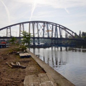 Einschwimmen der Osthafenbrücke