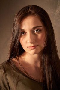 portraitfotografie-in-frankfurt_chris-kister-fotodesign_62070 Portraitfoto einer jungen Frau in Frankfurt